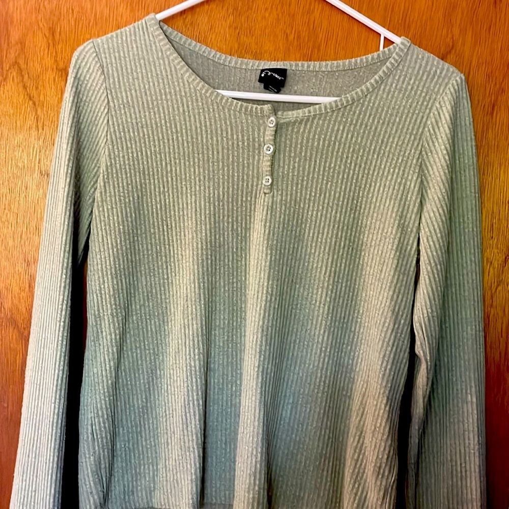 green button up long sleeve shirt